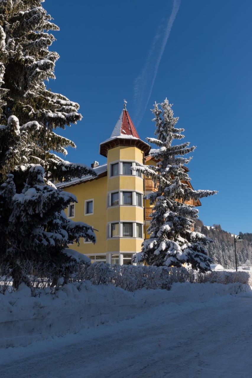 Hotel Cristallo Toblach Exteriör bild