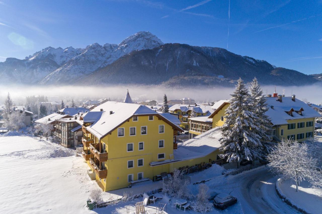 Hotel Cristallo Toblach Exteriör bild