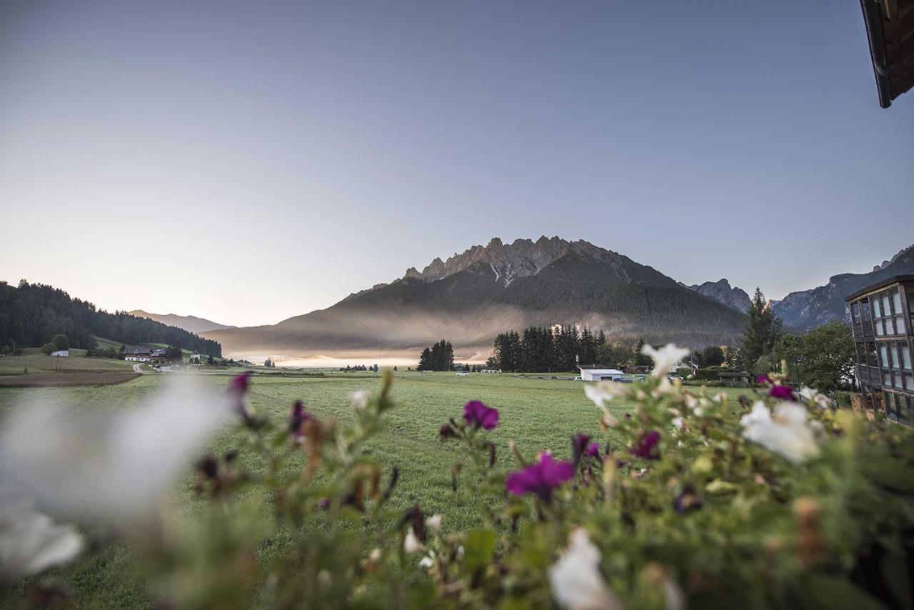 Hotel Cristallo Toblach Exteriör bild