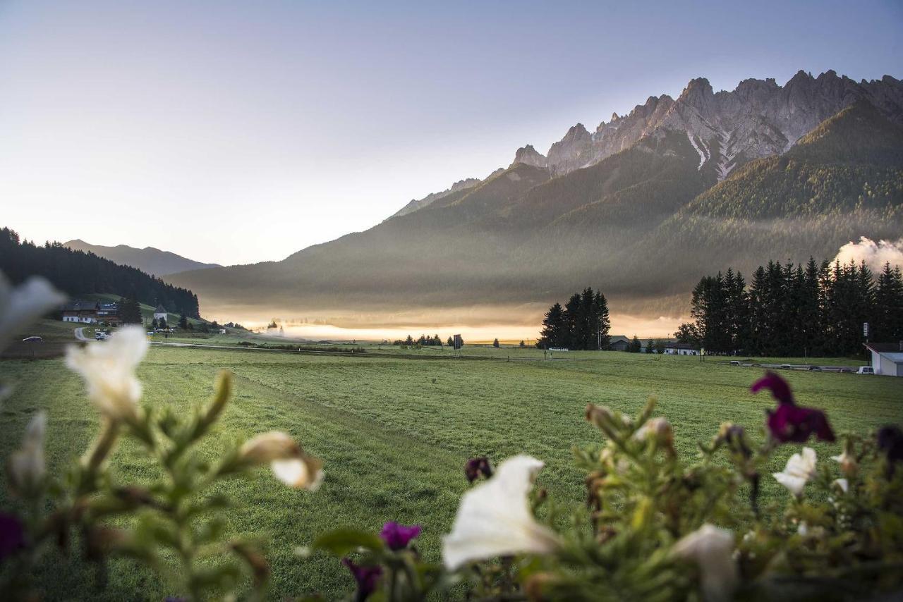 Hotel Cristallo Toblach Exteriör bild